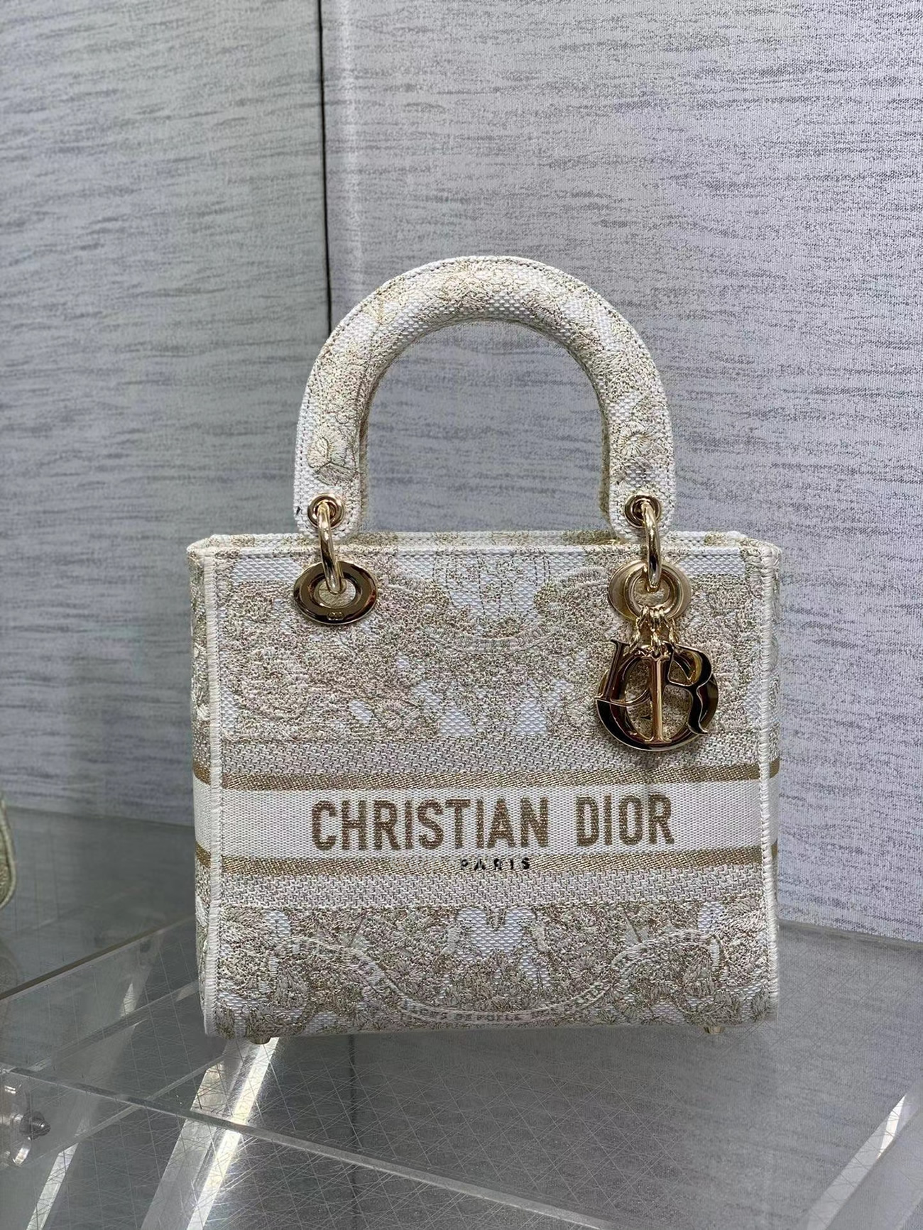 Dior Medium Size Lady D Lite Butterfly Around The World Embroidery Handbag (2) - newkick.vip